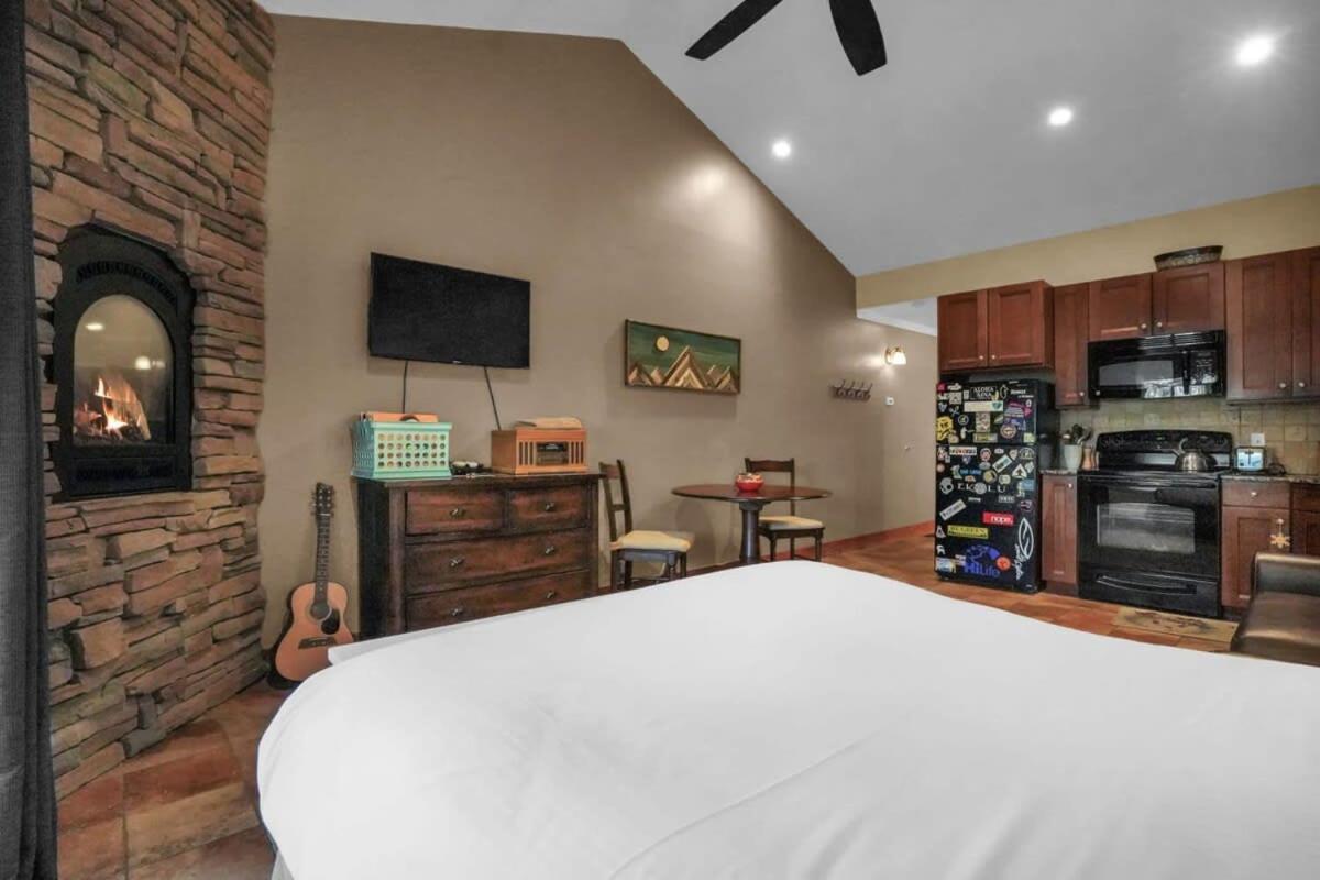 Intimate Mtn Studio, Walk To Main St Park Stadt Exterior foto